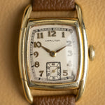 Cadran patiné de la Hamilton Dodson, chiffres arabes et petite seconde, montre vintage