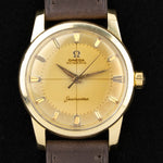 Esfera crosshair con pátina anaranjada del Omega Seamaster 1958, índices aplicados dorados, reloj vintage