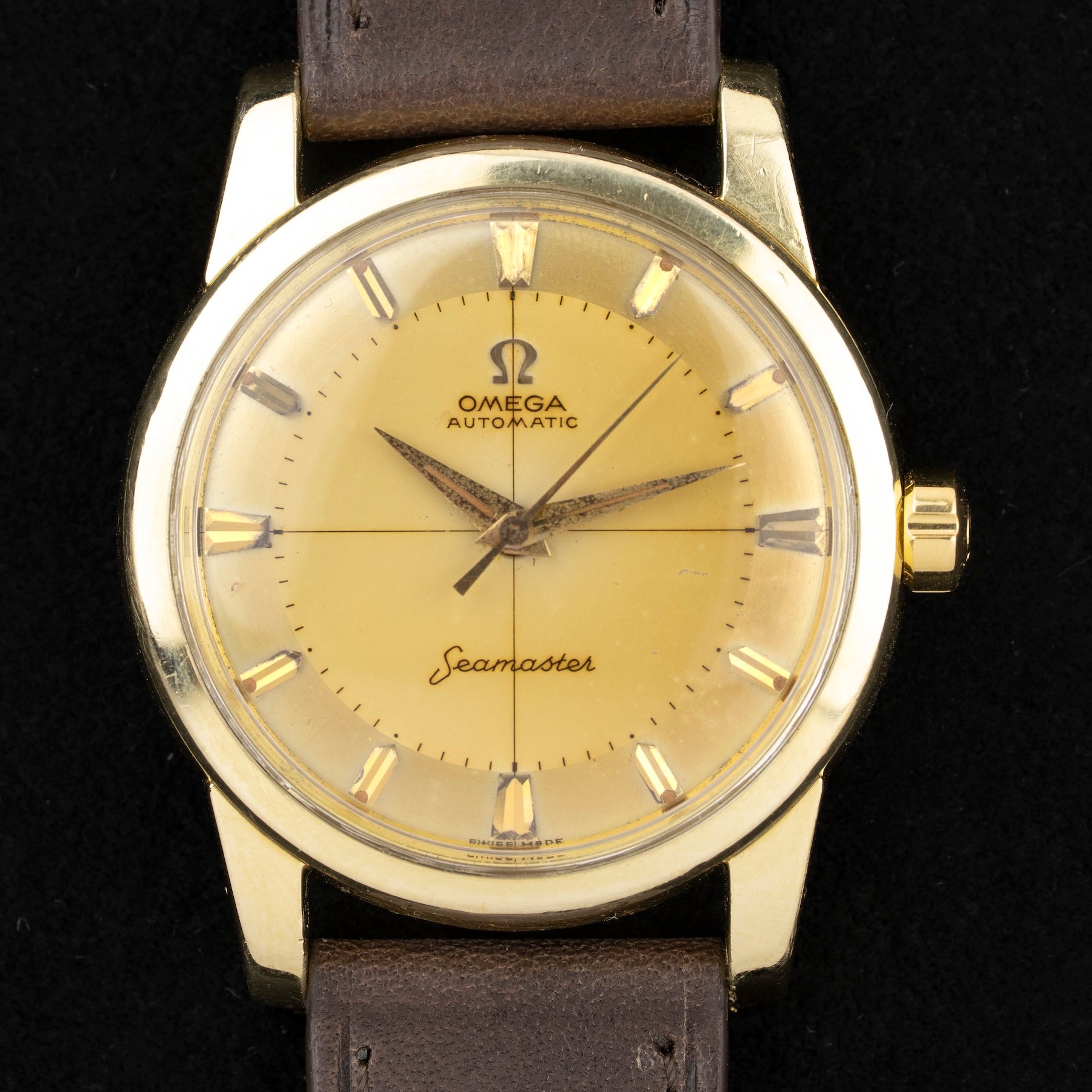 Esfera crosshair con pátina anaranjada del Omega Seamaster 1958, índices aplicados dorados, reloj vintage