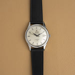 Omega Constellation 168.001 vintage vista frontal con correa de piel negra