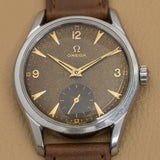 Cadran chocolat patiné de l'Omega Jumbo 1952, chiffres et index dorés, petite seconde, montre vintage