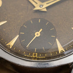 Petite seconde à 6 heures sur le cadran chocolat de l'Omega 2639-12, montre ancienne