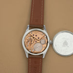 Omega Jumbo 2639-12 ouverte, mouvement et fond de boîte visibles, montre ancienne