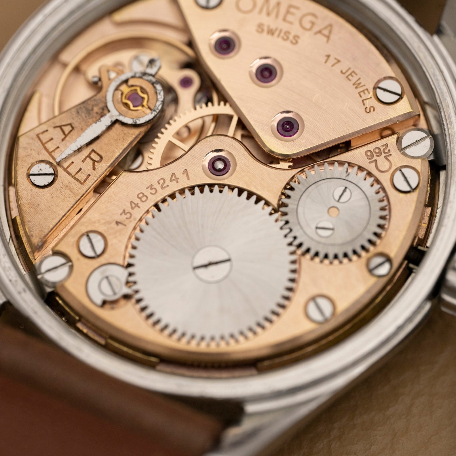 Mouvement Omega calibre 266 à remontage manuel de la Jumbo 1952, montre vintage