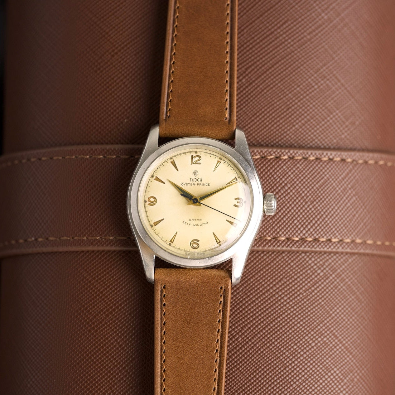 Tudor Oyster Prince 7808 vintage vista frontal con correa de piel