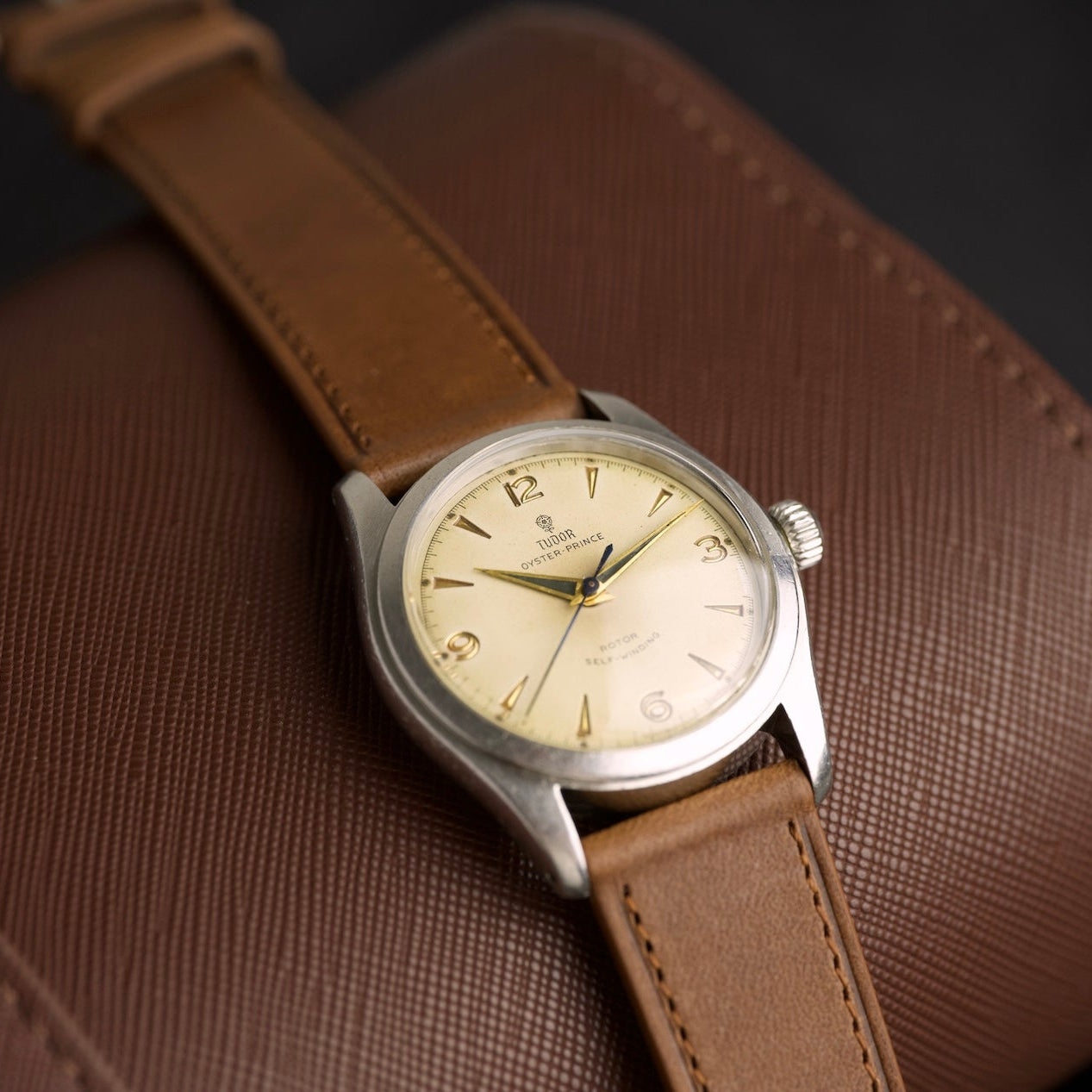 Tudor Oyster Prince de 34 mm de acero vista de tres cuartos, reloj antiguo