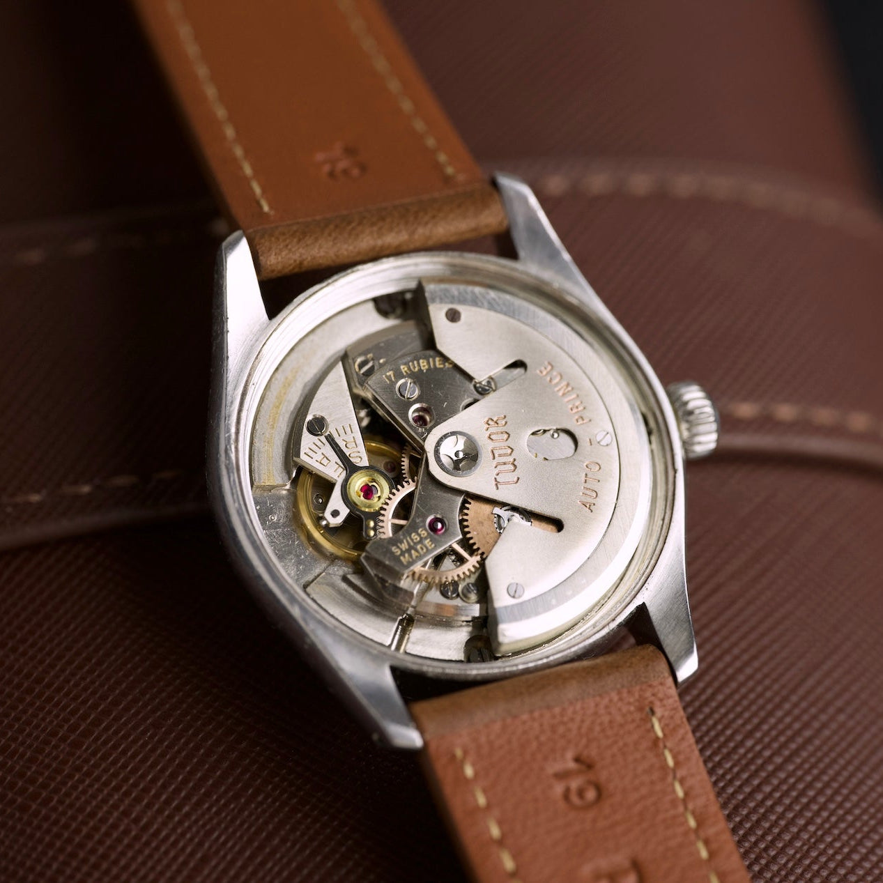Tudor Oyster Prince abierto, movimiento automático visible, reloj antiguo