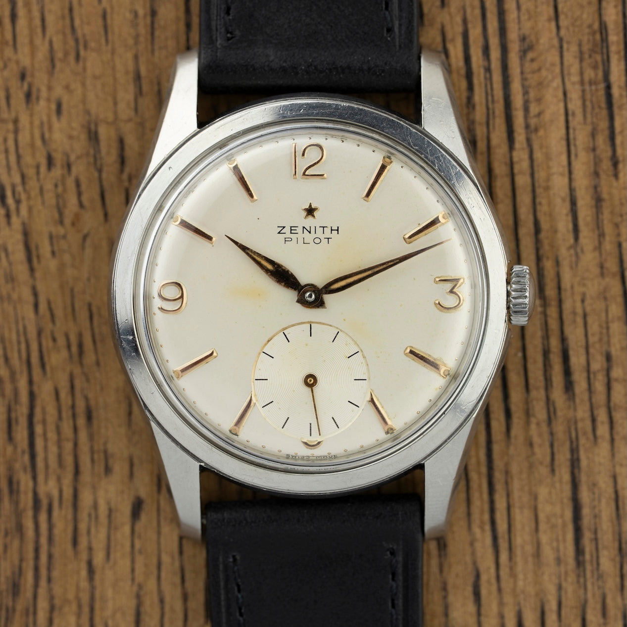 Cream dial of the 1960 Zenith Pilot, Arabic numerals at 12, 3 and 9, small seconds, vintage watch