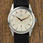 Cream dial of the 1960 Zenith Pilot, Arabic numerals at 12, 3 and 9, small seconds, vintage watch