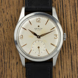 Cream dial of the 1960 Zenith Pilot, Arabic numerals at 12, 3 and 9, small seconds, vintage watch