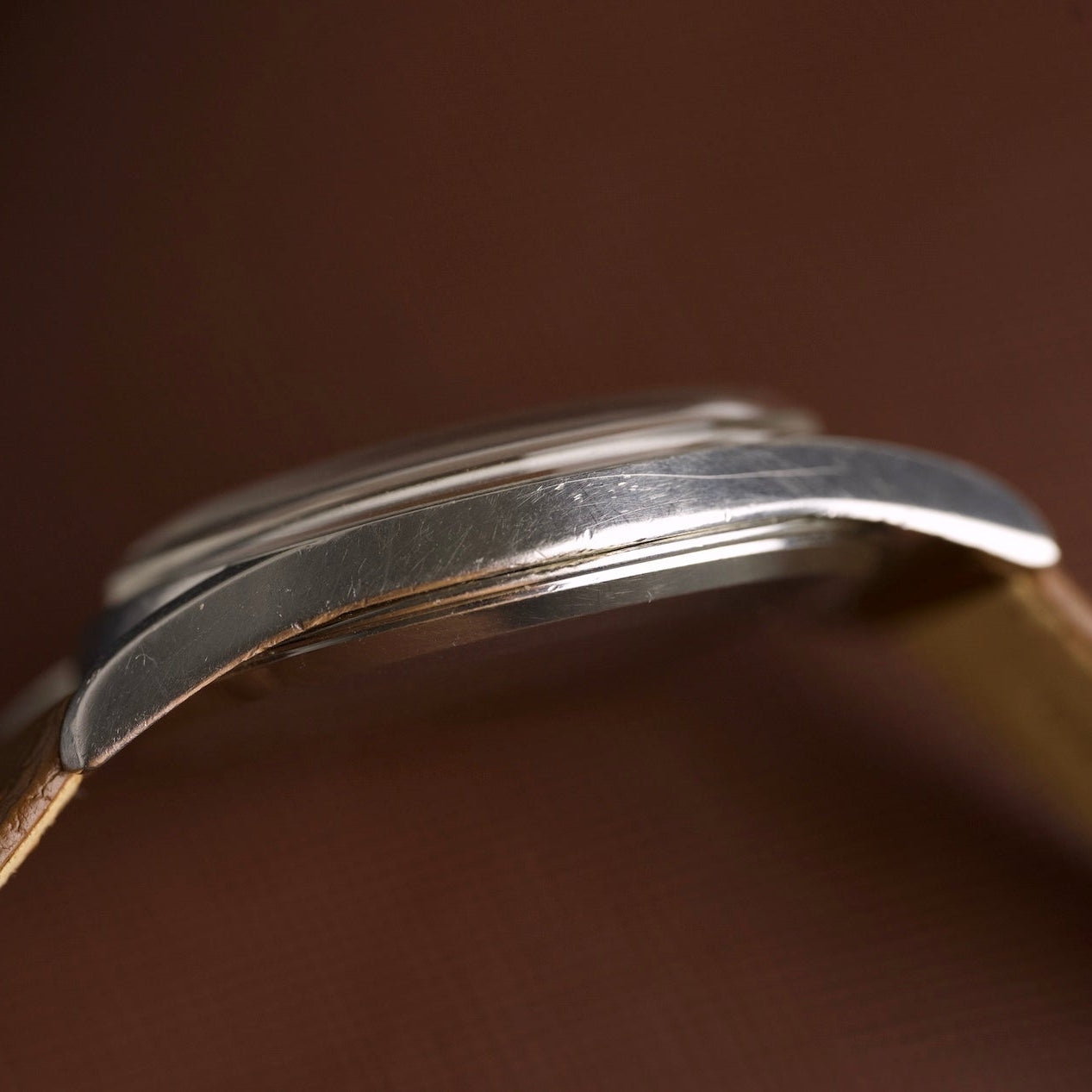 Left profile of the Omega Jumbo 2791-2 steel case, vintage watch
