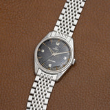 Omega Seamaster Ranchero vintage vue de face, cadran noir stardust et bracelet acier