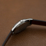 Profil côté couronne du boîtier acier de l'Omega Seamaster Ranchero, montre vintage