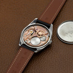 Omega Ranchero 2996 ouverte, vue d'ensemble du mouvement et du fond, montre ancienne