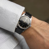 Omega Seamaster Ranchero cadran stardust portée sur bracelet cuir noir, montre vintage