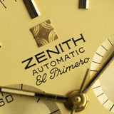 Primer plano de la firma Zenith Automatic El Primero, cronógrafo vintage
