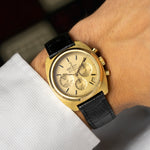 Cronógrafo vintage Zenith El Primero Surf de los años 1970 en la muñeca, caja chapada en oro